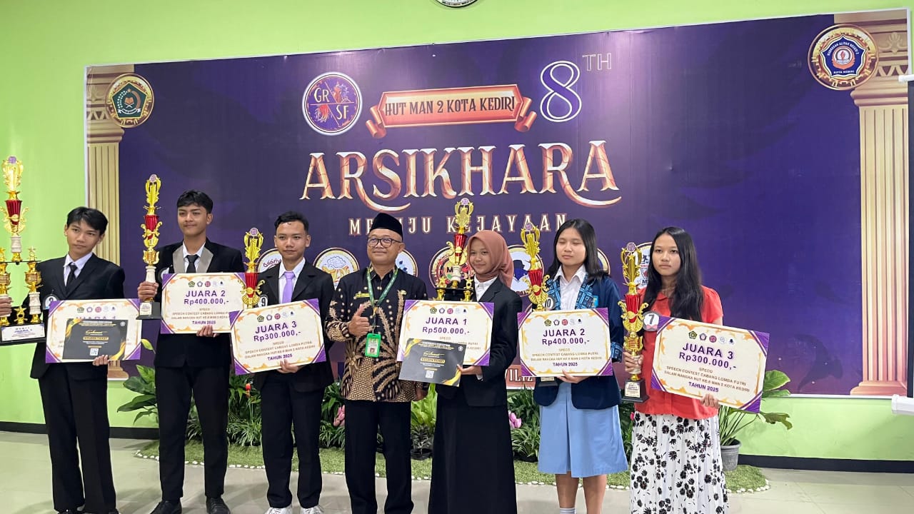 Gambar Menakjubkan, Tiga Siswa MTsN 1 Kediri Juarai Speech Contest se-Jatim